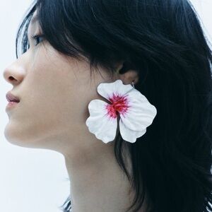 Zara Enameled Flower Floral Earrings